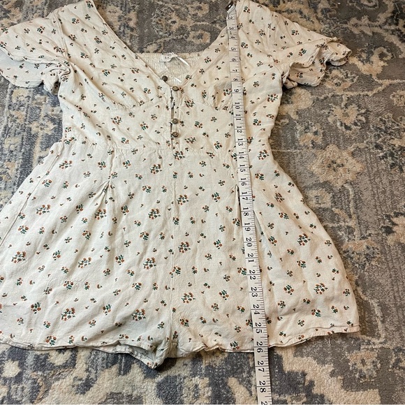 Floral Button-Front Romper - Picture 5 of 6